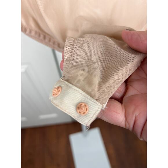 Sheer Nude Sleeveless Bodysuit Applied Rose Applique on Chest Bust 28 (XXS) - Picture 5 of 8